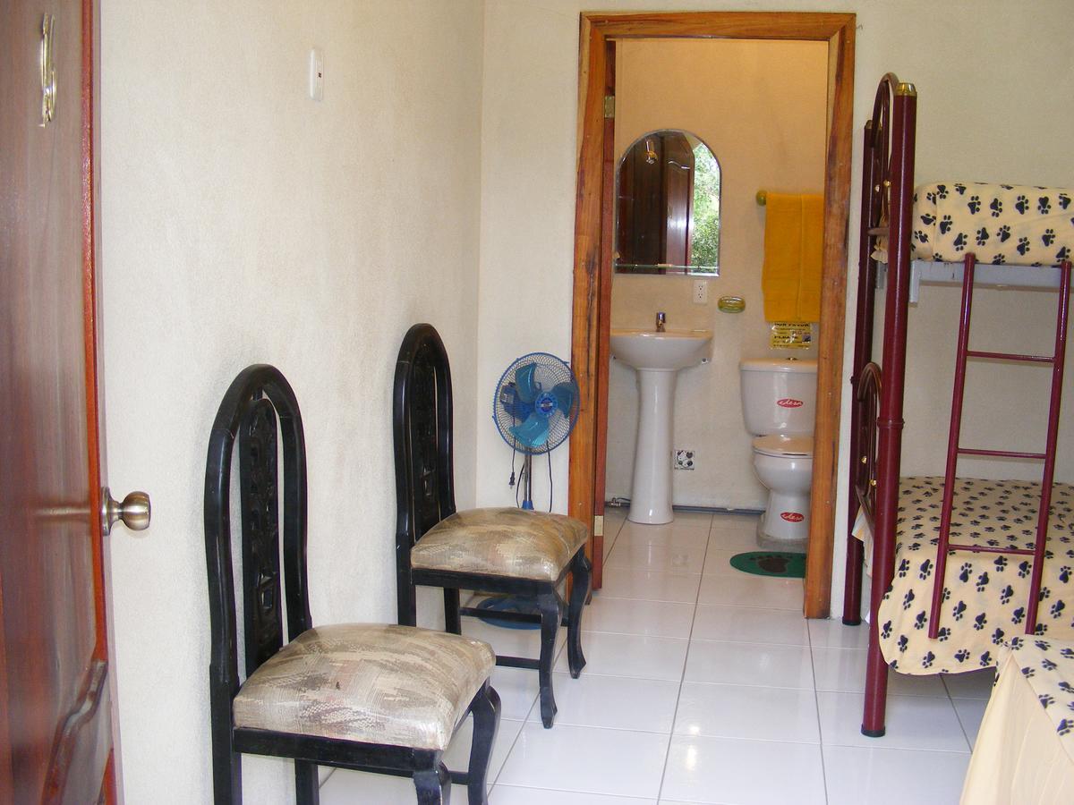 Hostal Maxima Puerto López 外观 照片