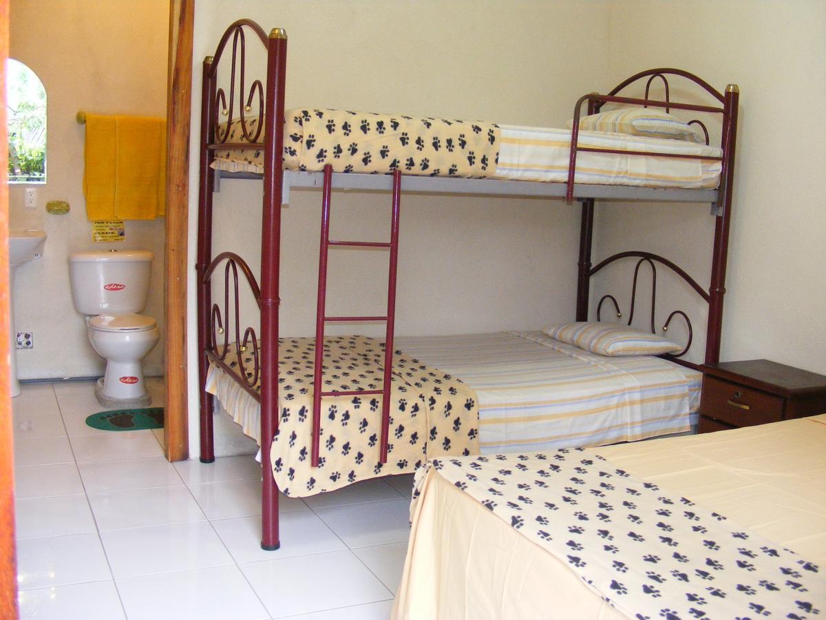 Hostal Maxima Puerto López 外观 照片