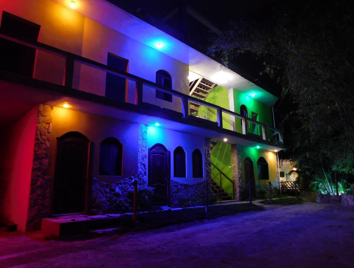 Hostal Maxima Puerto López 外观 照片